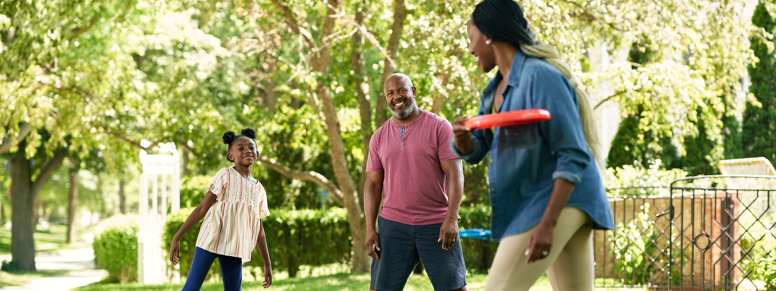 family playing frisbee